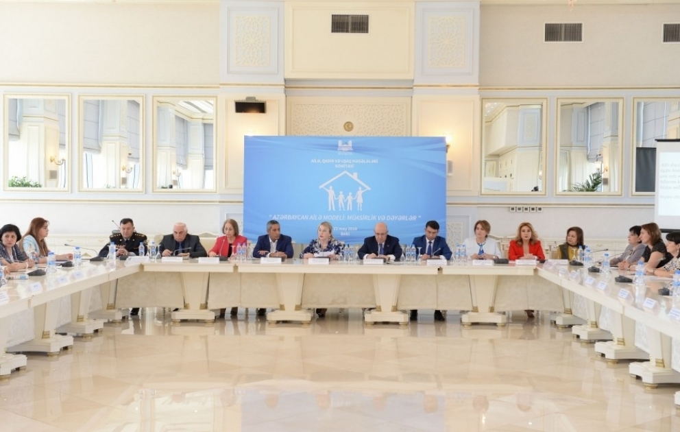 Milli Məclisdə “Azərbaycan ailə modeli: müasirlik və dəyərlər” mövzusunda tədbir keçirilir  VİDEO