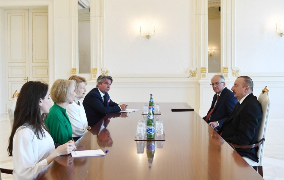 Präsident Ilham Aliyev empfängt Handelsbeauftragten der britischen Premierministerin für Aserbaidschan VIDEO