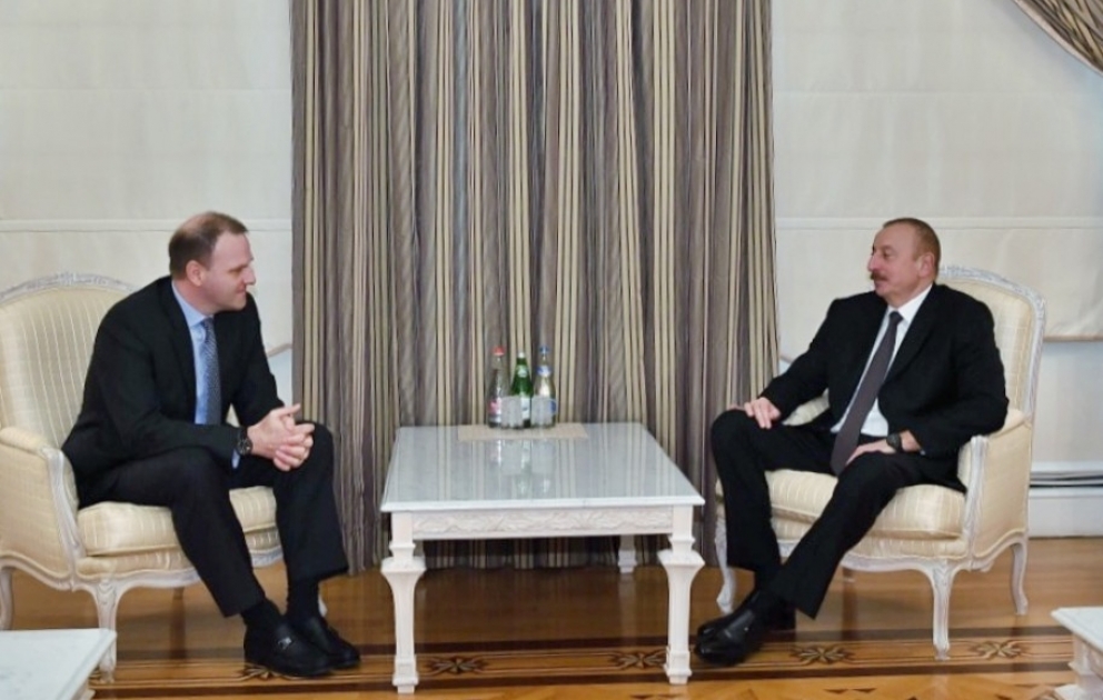 Präsident Ilham Aliyev empfängt Microsoft-Vizepräsident für Mittel- und Osteuropa VIDEO