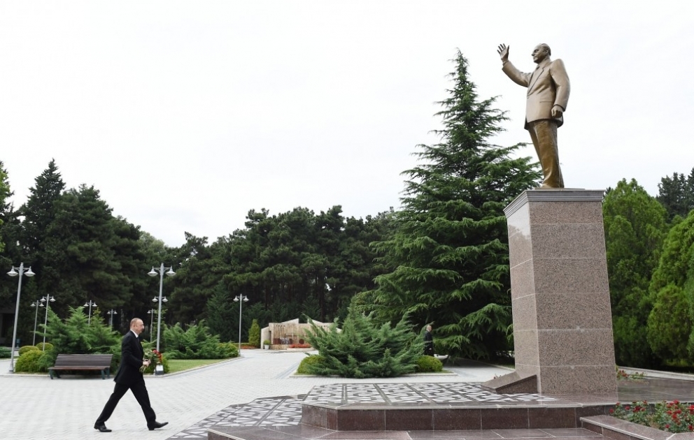 Staatspräsident Ilham Aliyev zu Besuch in Naftalan VIDEO