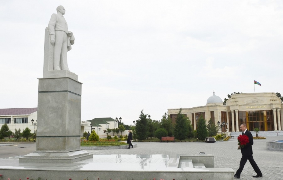 President Ilham Aliyev visited statue of national leader Heydar Aliyev in Goranboy VIDEO