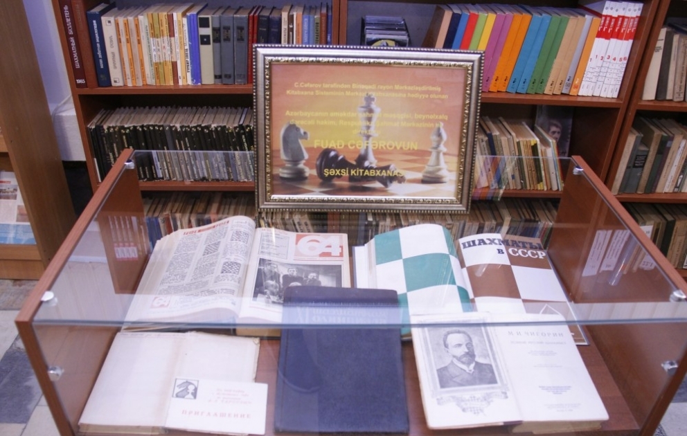 Tanınmış şahmat məşqçisi Fuad Cəfərovun şəxsi kitablarından ibarət fond yaradılıb VİDEO