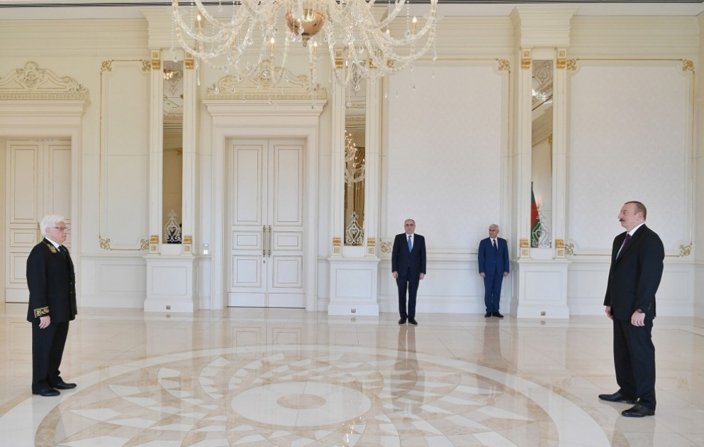 Präsident Ilham Aliyev empfängt neuen Botschafter von Russland in Aserbaidschan VIDEO