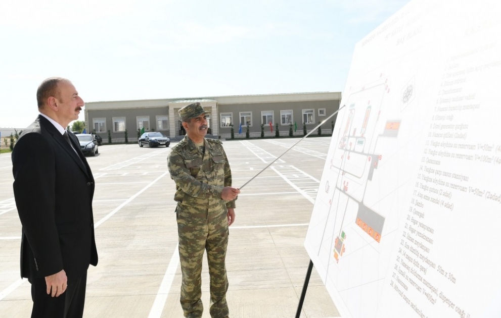 Präsident, Oberbefehlshaber Ilham Aliyev weiht militärische Einheit “N“ ein VIDEO