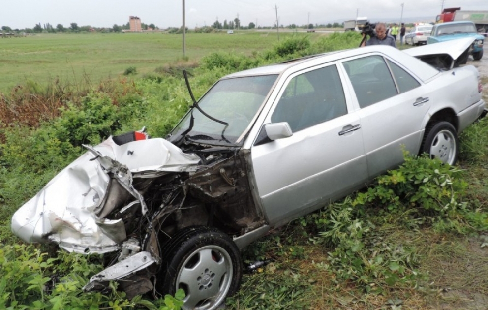 Gəndov-Yalama avtomobil yolunda baş verən qəzada 3 nəfər yaralanıb FOTO VİDEO