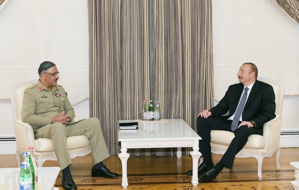 Präsident Ilham Aliyev empfängt Vorsitzenden des Vereinigten Komitees der Stabschefs Pakistans VIDEO