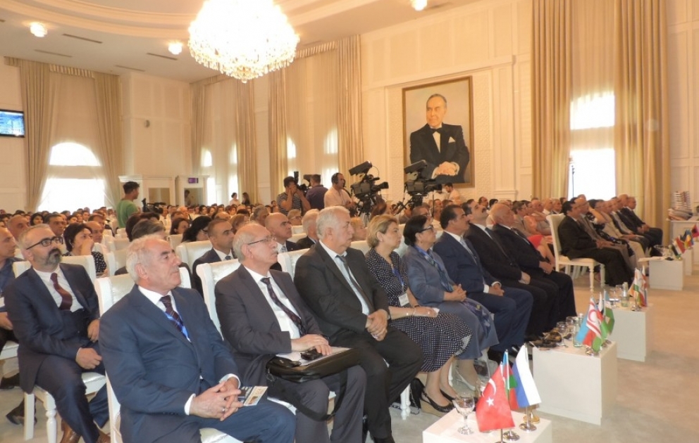 Gəncədə Azərbaycanın dövlətçilik tarixinə həsr olunmuş beynəlxalq elmi-praktik konfrans işə başlayıb YENİLƏNİB VİDEO