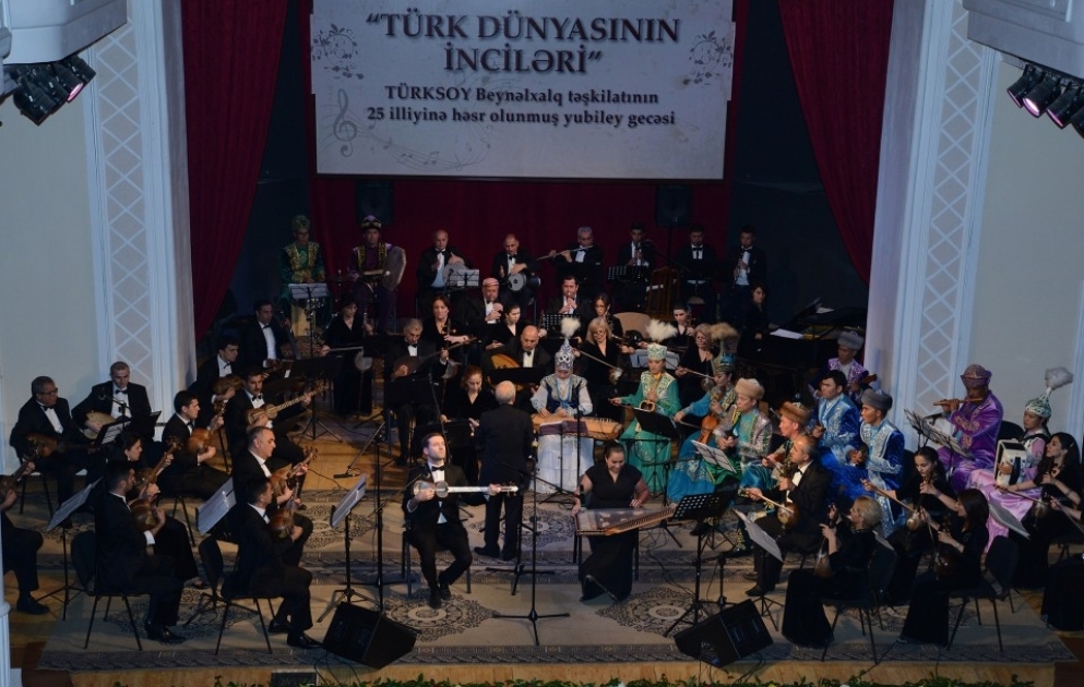 Türk dünyasının inciləri Mahnı Teatrının səhnəsində... VİDEO