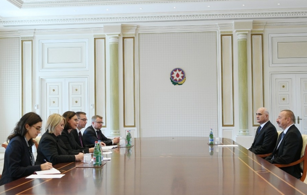 Le président Ilham Aliyev reçoit une délégation menée par la ministre finlandaise du Commerce extérieur et du Développement VIDEO