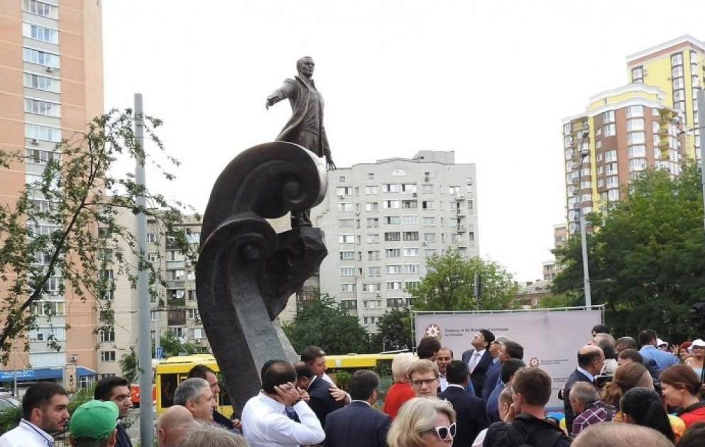 Muslim Magomayev park inaugurated in central Kiev VIDEO