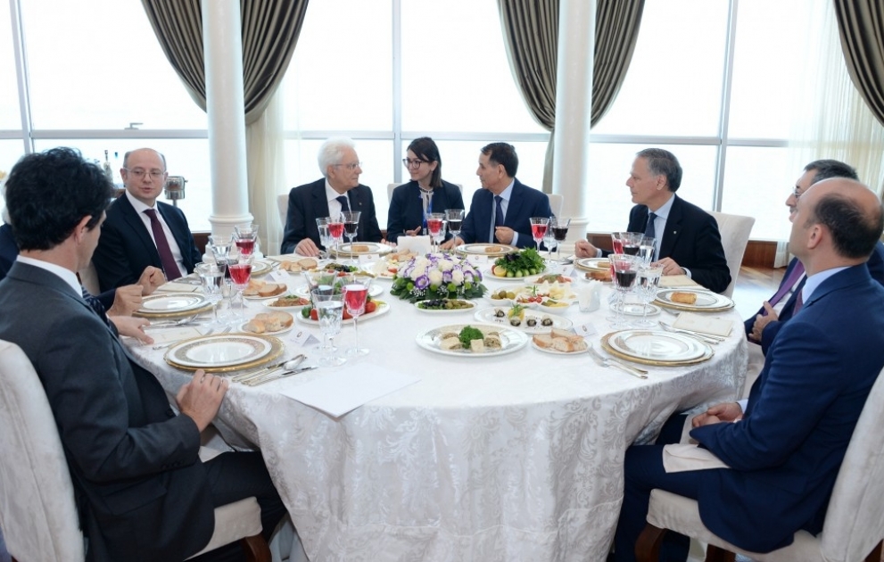 Azərbaycanın Baş naziri Novruz Məmmədov və İtaliya Prezidenti Sercio Mattarella birgə işçi nahar ediblər VİDEO