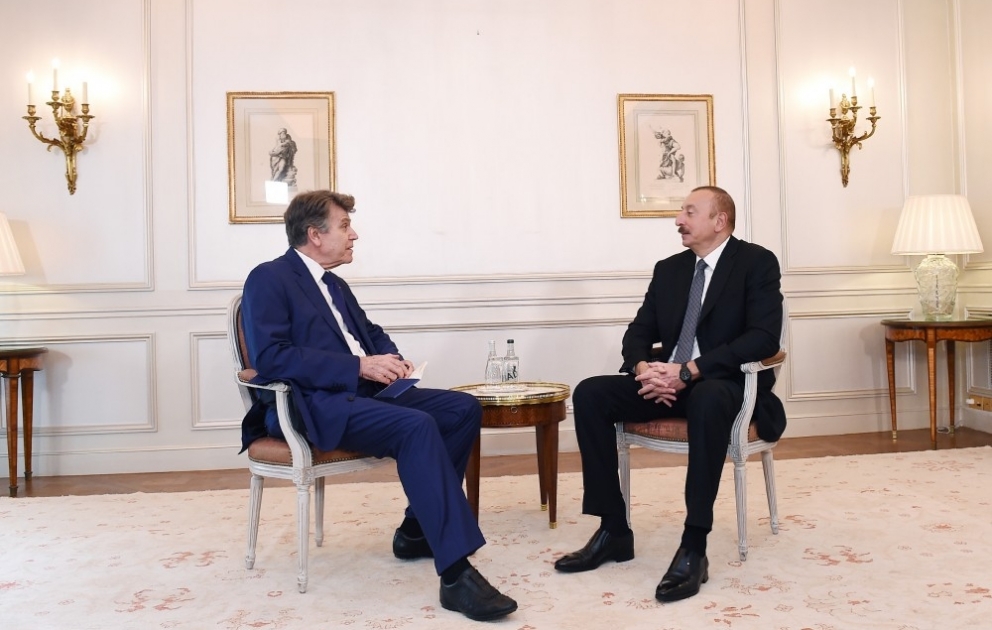 Präsident Ilham Aliyev trifft Exekutivdirektor des französischen Instituts für internationale Beziehungen in Paris VIDEO