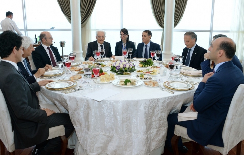 Le Premier ministre azerbaïdjanais et le président italien se réunissent autour d’un déjeuner de travail VIDEO