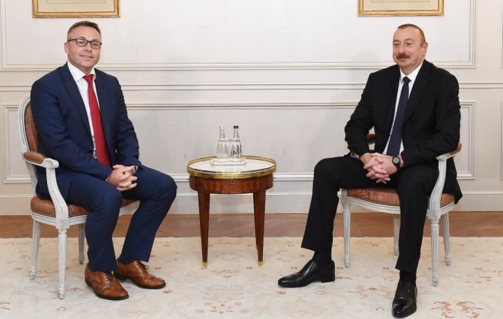 Präsident Ilham Aliyev trifft sich mit Präsidenten von Iveco France VIDEO