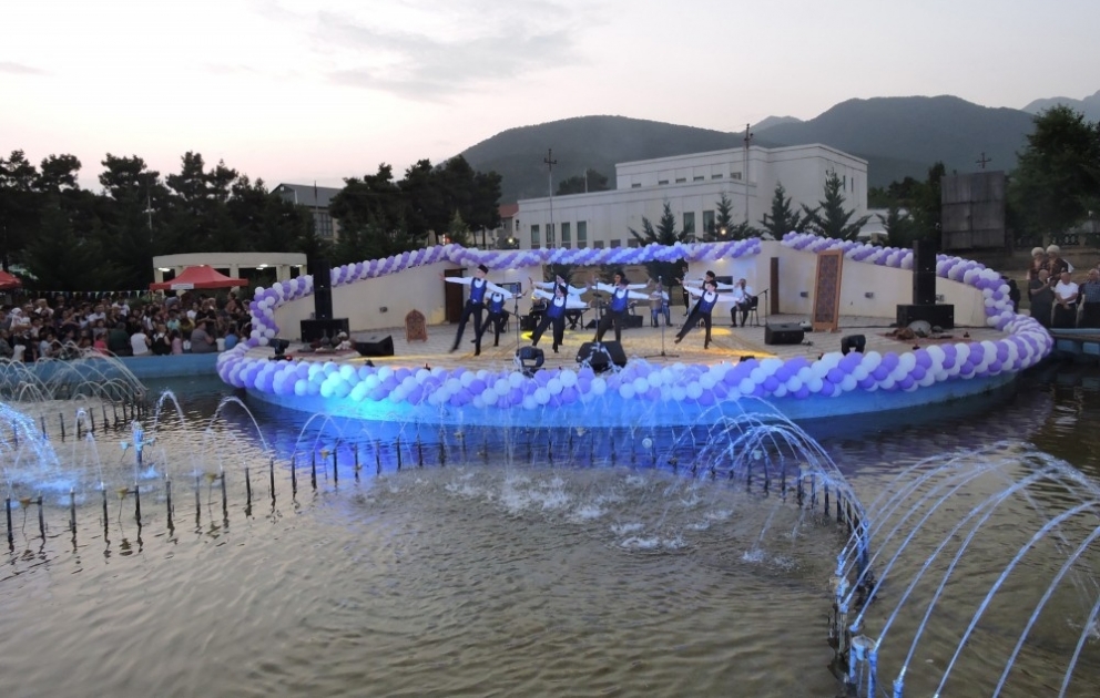 “Bölgələrdən bölgələrə” yaradıcılıq festivalı bu dəfə Oğuz elinin qonağı olub VİDEO