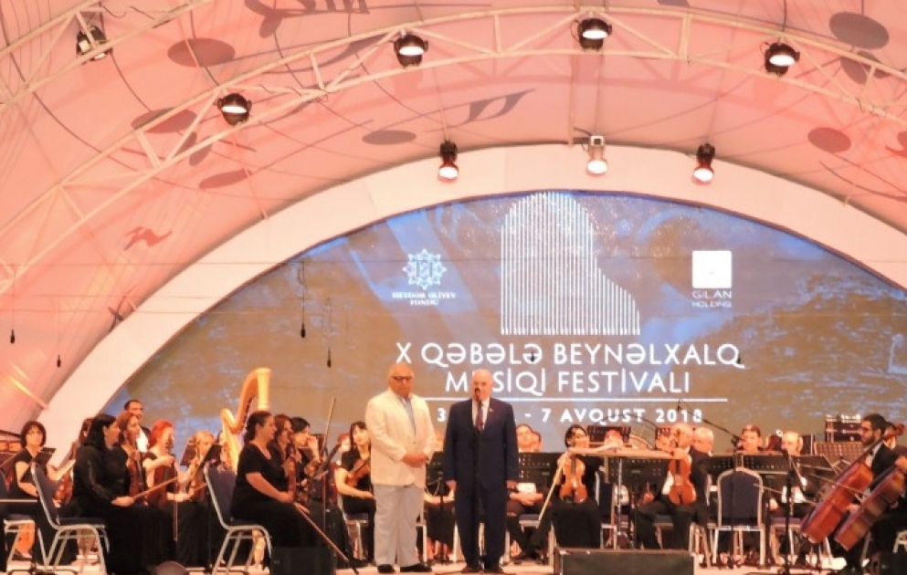 X Qəbələ Beynəlxalq Musiqi Festivalının təntənəli açılış mərasimi olub YENİLƏNİB VİDEO