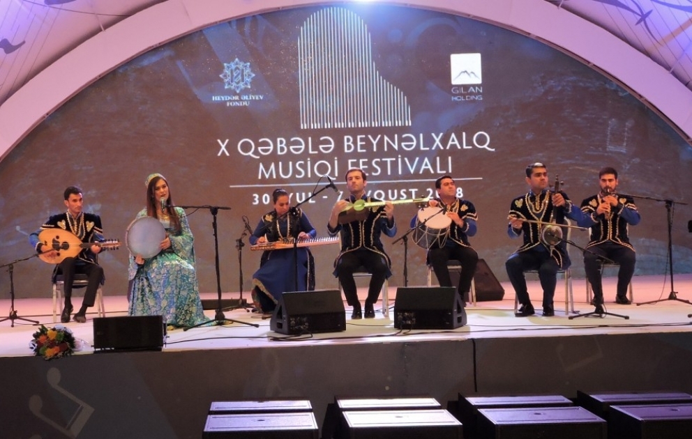 Azərbaycanın gənc muğam ifaçıları Qəbələ festivalının tamaşaçılarına unudulmaz anlar yaşadıblar VİDEO