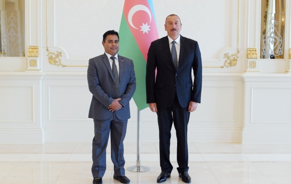 Prezident İlham Əliyev Şri-Lankanın Azərbaycanda yeni təyin olunmuş səfirinin etimadnaməsini qəbul edib YENİLƏNİB VİDEO