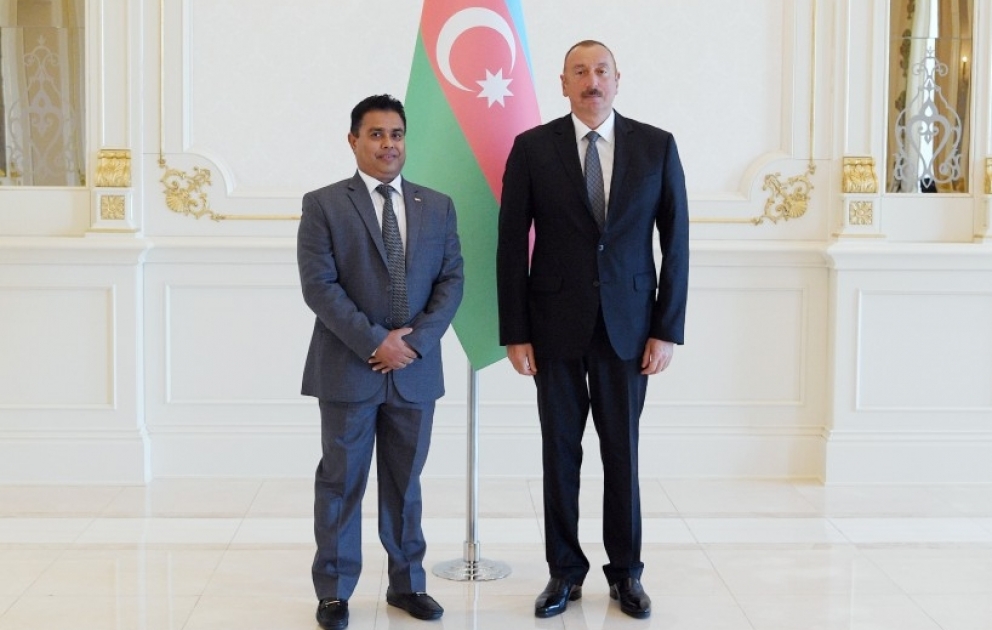 Le président Ilham Aliyev a reçu le nouvel ambassadeur du Sri Lanka en Azerbaïdjan VIDEO