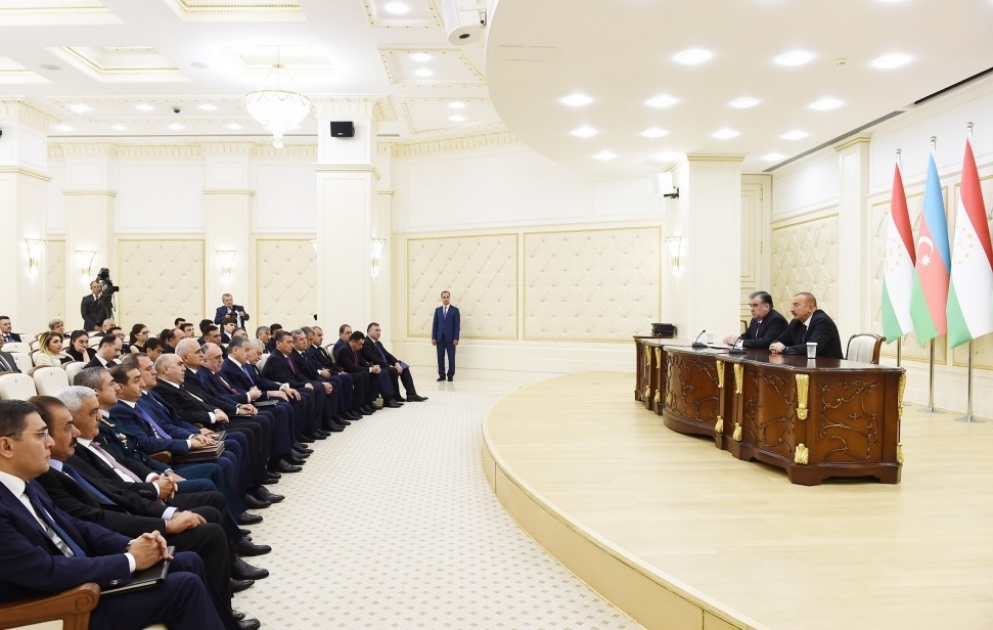 Президенты Азербайджана и Таджикистана выступили с заявлениями для печати ОБНОВЛЕНО ВИДЕО