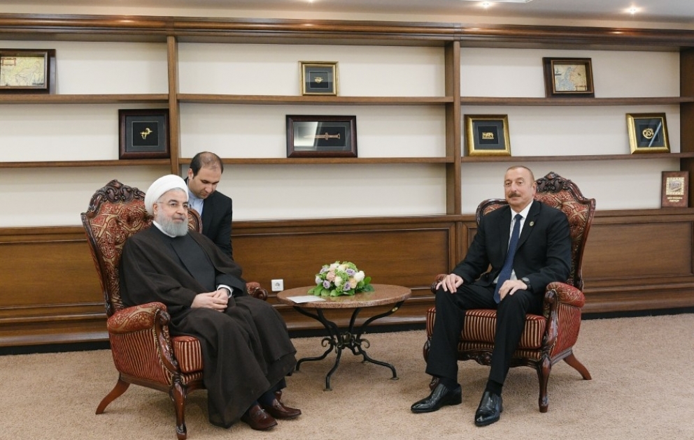 Azərbaycan Prezidenti İlham Əliyev Aktauda İran Prezidenti Həsən Ruhani ilə görüşüb  YENİLƏNİB VİDEO