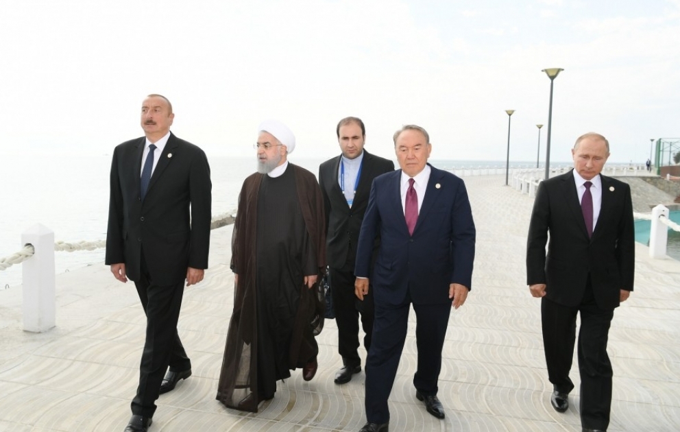 Dövlət başçıları Aktauda körpə nərə balıqlarının Xəzər dənizinə buraxılması mərasimində iştirak ediblər VİDEO