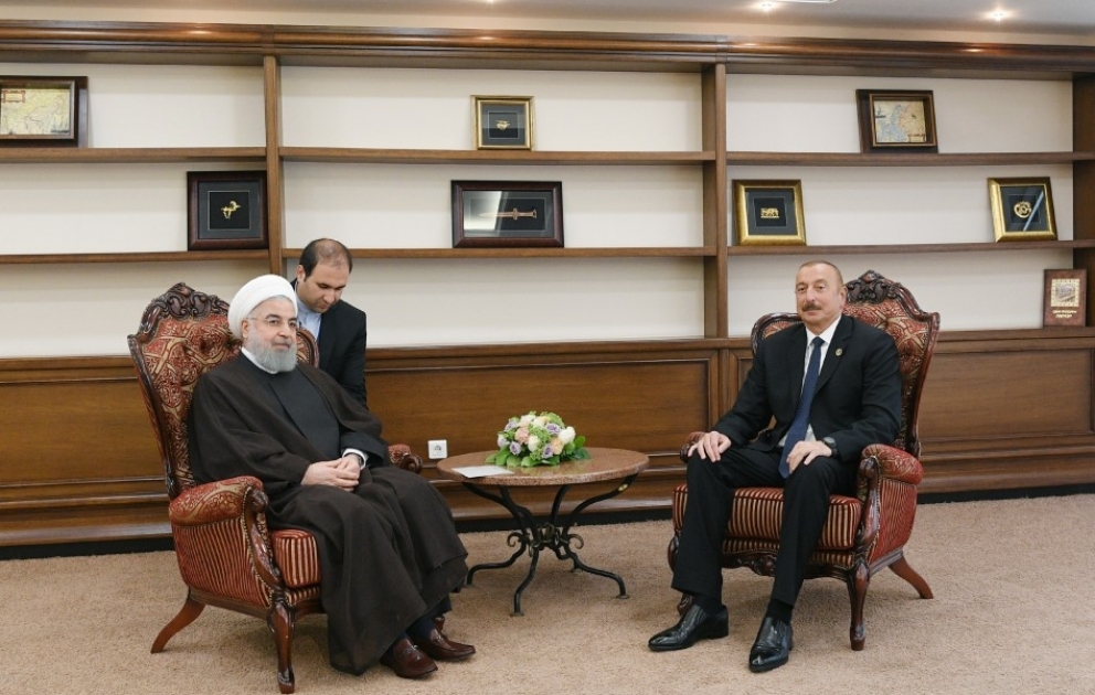 Le président Ilham Aliyev s’est entretenu avec son homologue iranien à Aktaou VIDEO