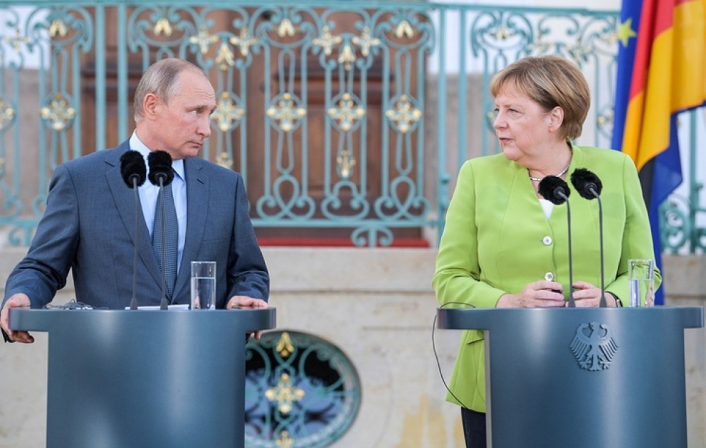 Vladimir Putin ilə Angela Merkelin görüşündə ikitərəfli və regional məsələlər müzakirə olunub VİDEO