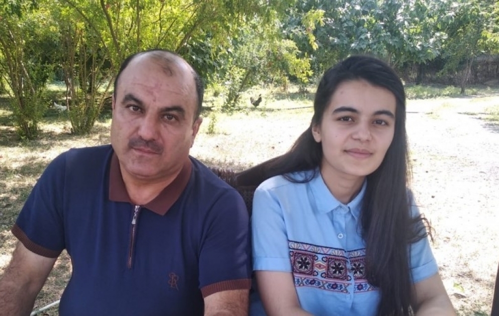 Qızı ilə eyni fakültəyə qəbul olunan ata: Təhsil almaq heç zaman gec deyil VİDEO