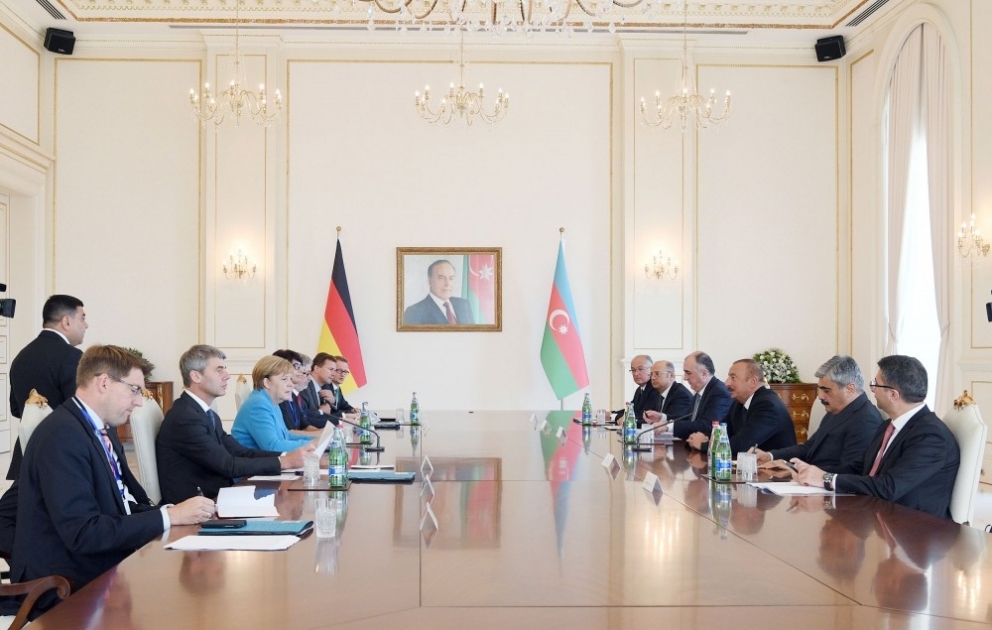 Состоялась встреча Президента Азербайджана и Федерального канцлера Германии в расширенном составе ОБНОВЛЕНО 2 ВИДЕО