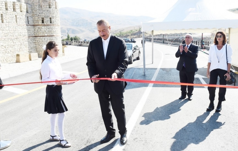 Le président Ilham Aliyev inaugure la nouvelle route Démirtchi-Lahydj VIDEO
