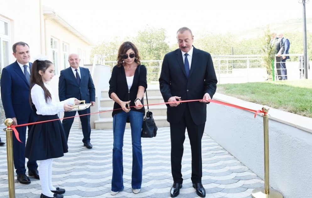 Schamachi: Präsident Ilham Aliyev weiht neu gebaute Schulgebäude im Dorf Meysari ein VIDEO