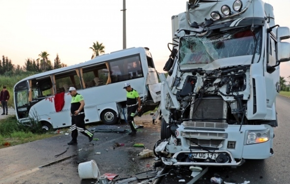 Antalyada avtobus qəzası nəticəsində 11 rusiyalı turist xəsarət alıb VİDEO
