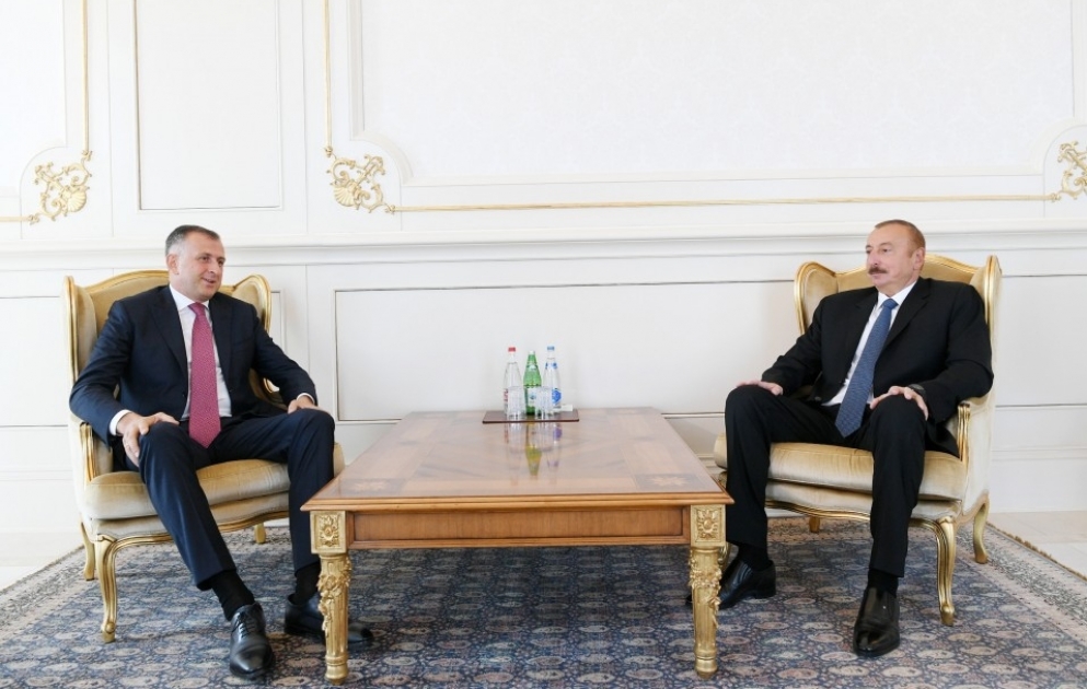 Le président Ilham Aliyev a reçu les lettres de créance du nouvel ambassadeur de Géorgie VIDEO