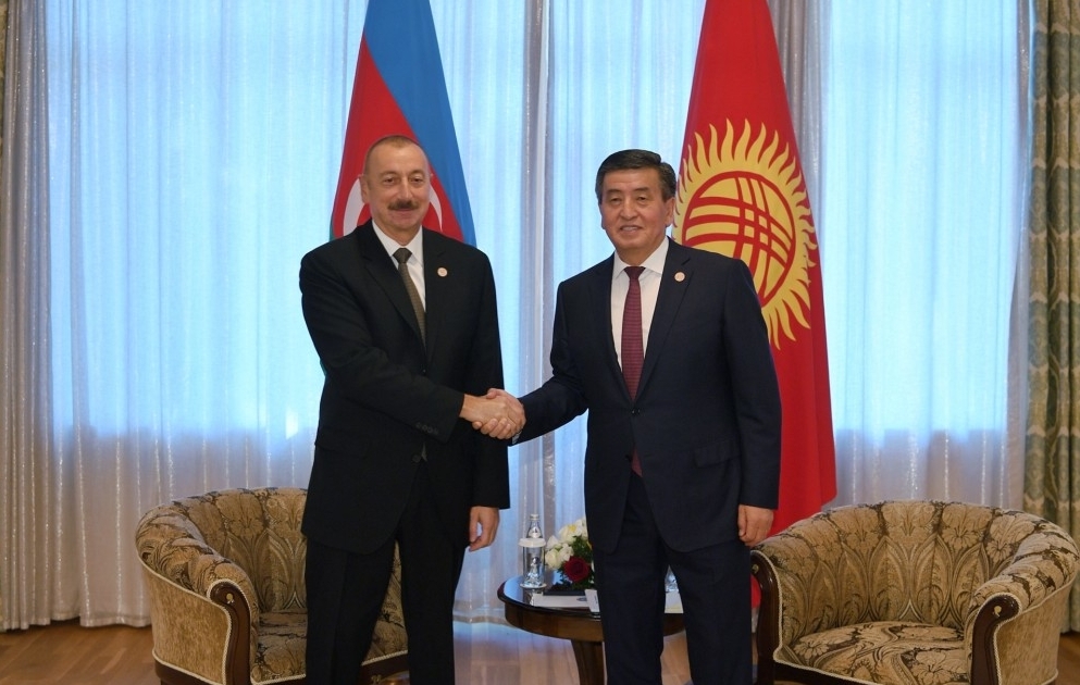 Aserbaidschans Präsident Ilham Aliyev trifft sich mit seinem kirgisischen Amtskollegen VIDEO