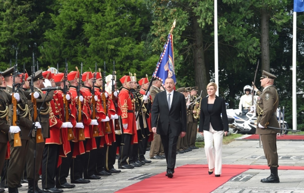 Offizieller Empfang von Staatspräsident Ilham Aliyev in Zagreb VIDEO
