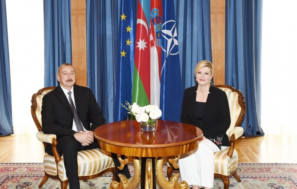 Aserbaidschans Präsident Ilham Aliyev und Präsidentin von Kroatien Kolinda Grabar-Kitarović treffen sich unter vier Augen VIDEO