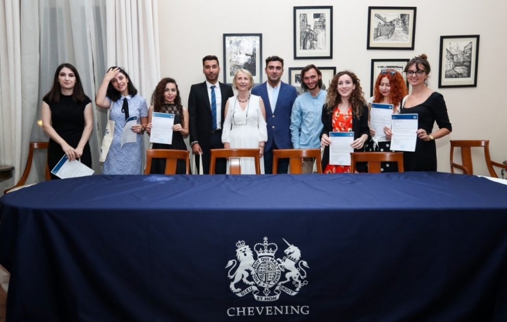 “Chevening” təqaüd proqramının builki qaliblərinə sertifikatlar təqdim olunub VİDEO