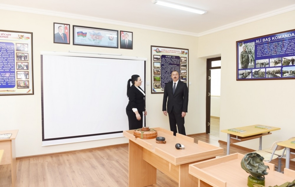 Prezident İlham Əliyev 227 saylı tam orta məktəbdə yaradılan şəraitlə tanış olub YENİLƏNİB VİDEO