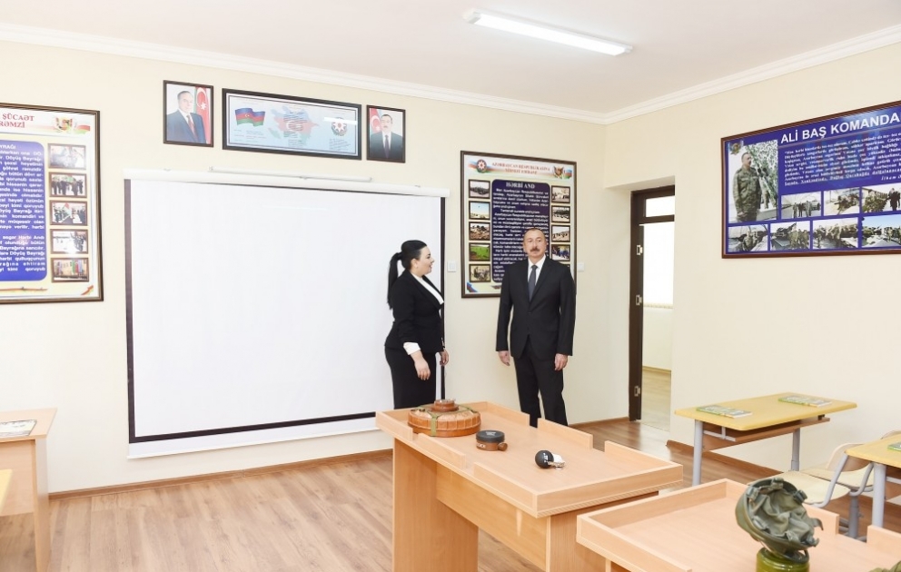 Le président Ilham Aliyev inspecte les conditions crées à l’école №227 VIDEO