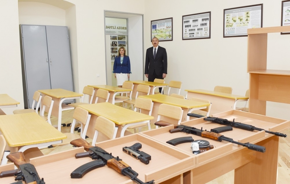 Mittelschule Nr. 8 im Nasimi Stadtbezirk vollständig rekonstruiert VIDEO
