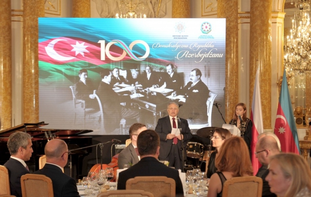 Le centenaire de la République démocratique d’Azerbaïdjan célébré à Varsovie VIDEO
