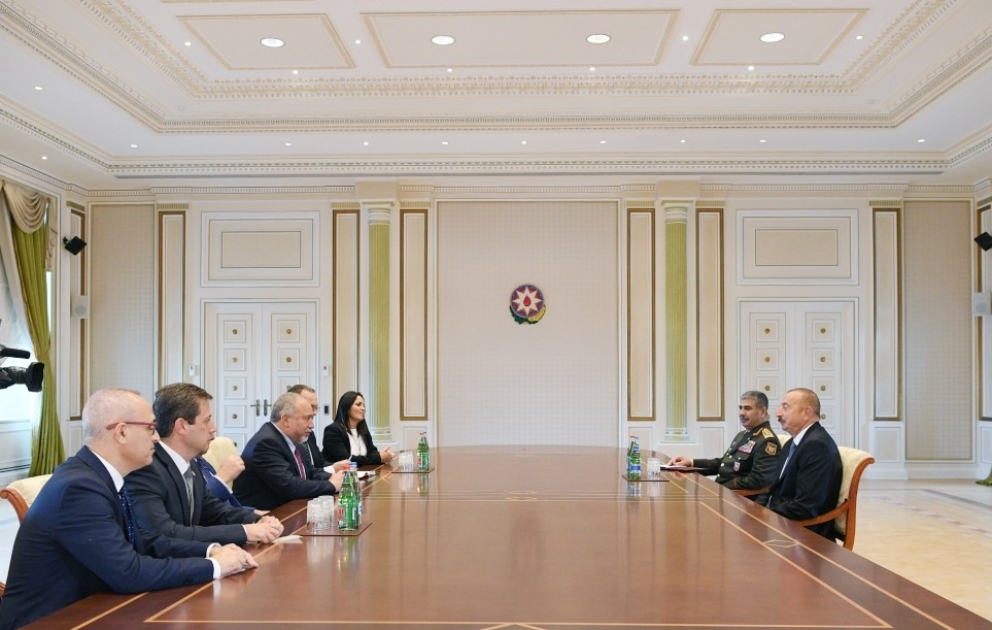 Le président Ilham Aliyev a reçu une délégation conduite par le ministre de la Défense israélien VIDEO