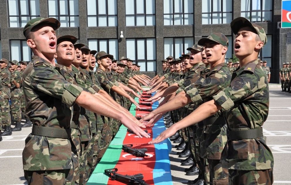 FHN-in Akademiyasında ilkin hərbi hazırlığı başa vurmuş kursantlar təntənəli şəkildə Vətənə sədaqət andı içiblər VİDEO