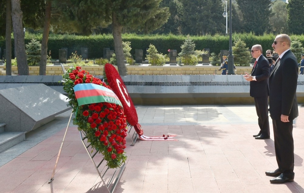 Azerbaijani, Turkish presidents paid tribute to martyrs VIDEO