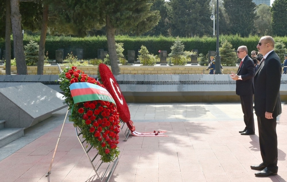 Les présidents Erdogan et Aliyev rendent hommage à la mémoire des martyrs VIDEO