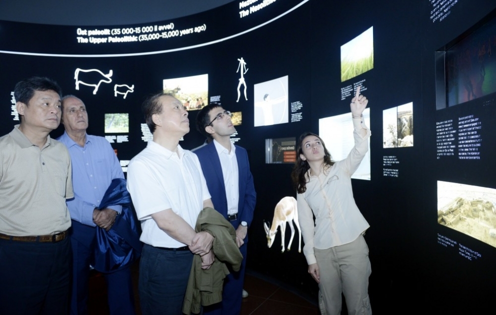 Xinhua delegation visits Gobustan National Historical-Artistic Reserve VIDEO