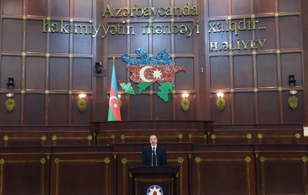 Milli Məclisdə Azərbaycan parlamentinin 100 illiyi münasibətilə təntənəli iclas keçirilib Prezident İlham Əliyev iclasda iştirak edib YENİLƏNİB 3 VİDEO