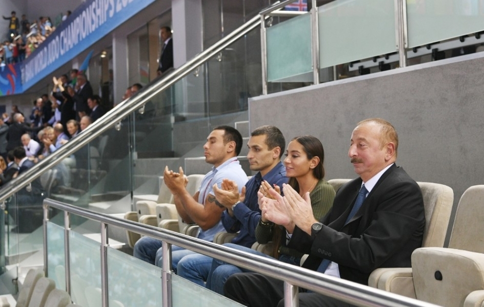 Azərbaycan cüdoçusu Hidayət Heydərov dünya çempionatında bürünc medal qazanıb  Prezident İlham Əliyev Milli Gimnastika arenasında yarışlara baxıb YENİLƏNİB VİDEO