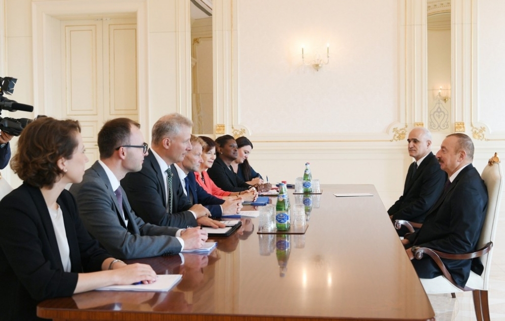 Präsident Ilham Aliyev empfängt EIB-Delegation VIDEO